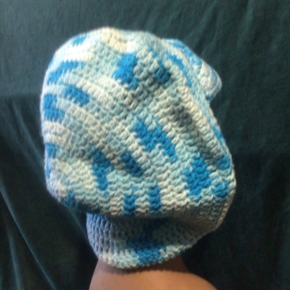 Handcrafted hat - Picture 3 of 3